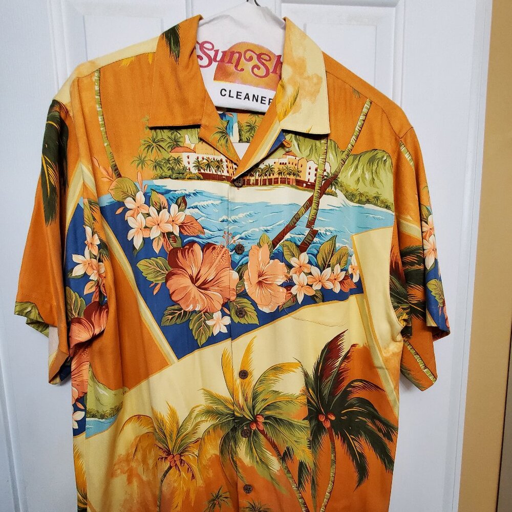 TOMMY BAHAMA MENS SILK SHIRT WITH COPYRIGHTED PRINT DESIGN